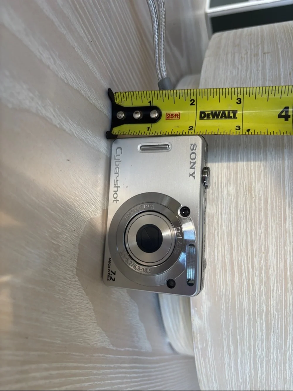 Sony Compact Point-and-Shoot Camera in Silver - Picture 14 of 14